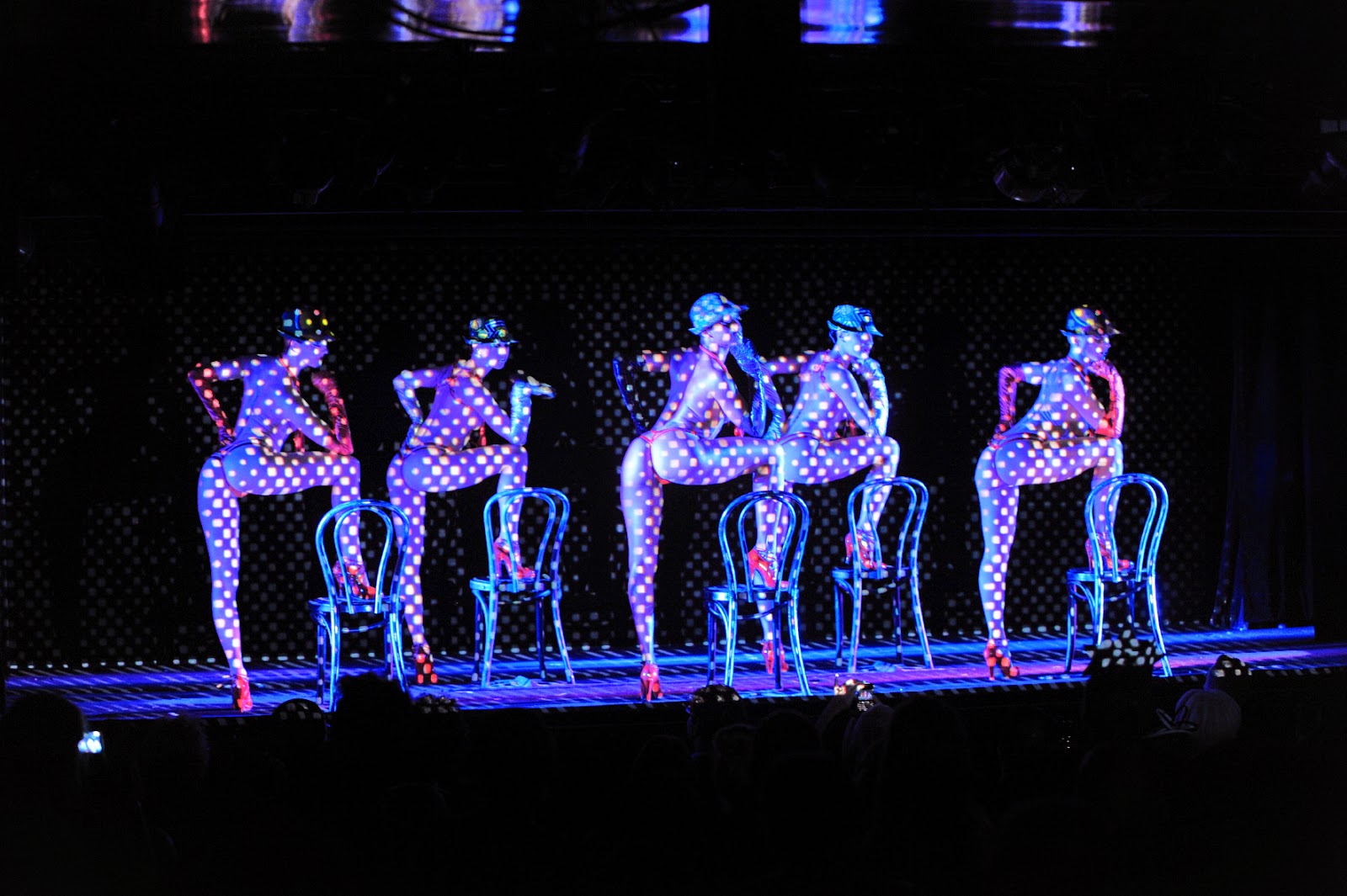 Crazy Horse show Париж
